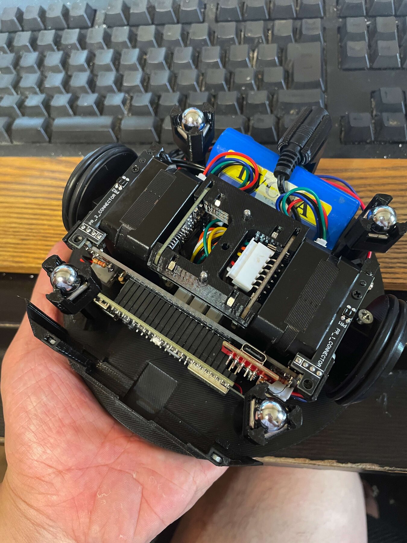 開発中のロボットの駆動ユニット